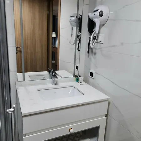 Nadir Business Hotel 3*