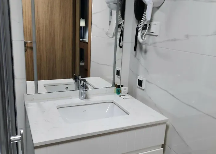 Nadir Business Hotel 3*